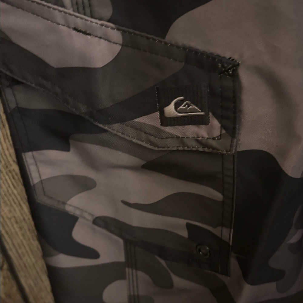 Quiksilver Men's Camo Swim Shorts - Black 33 - Picture 7 of 8
